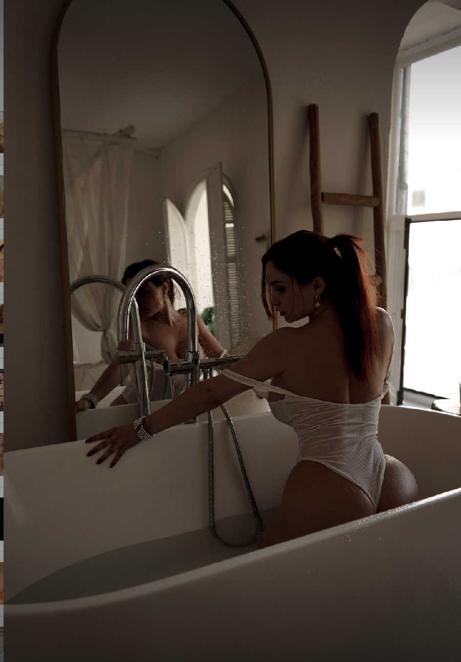 A playful frame from Miranda Faith nude — online in Tangerang