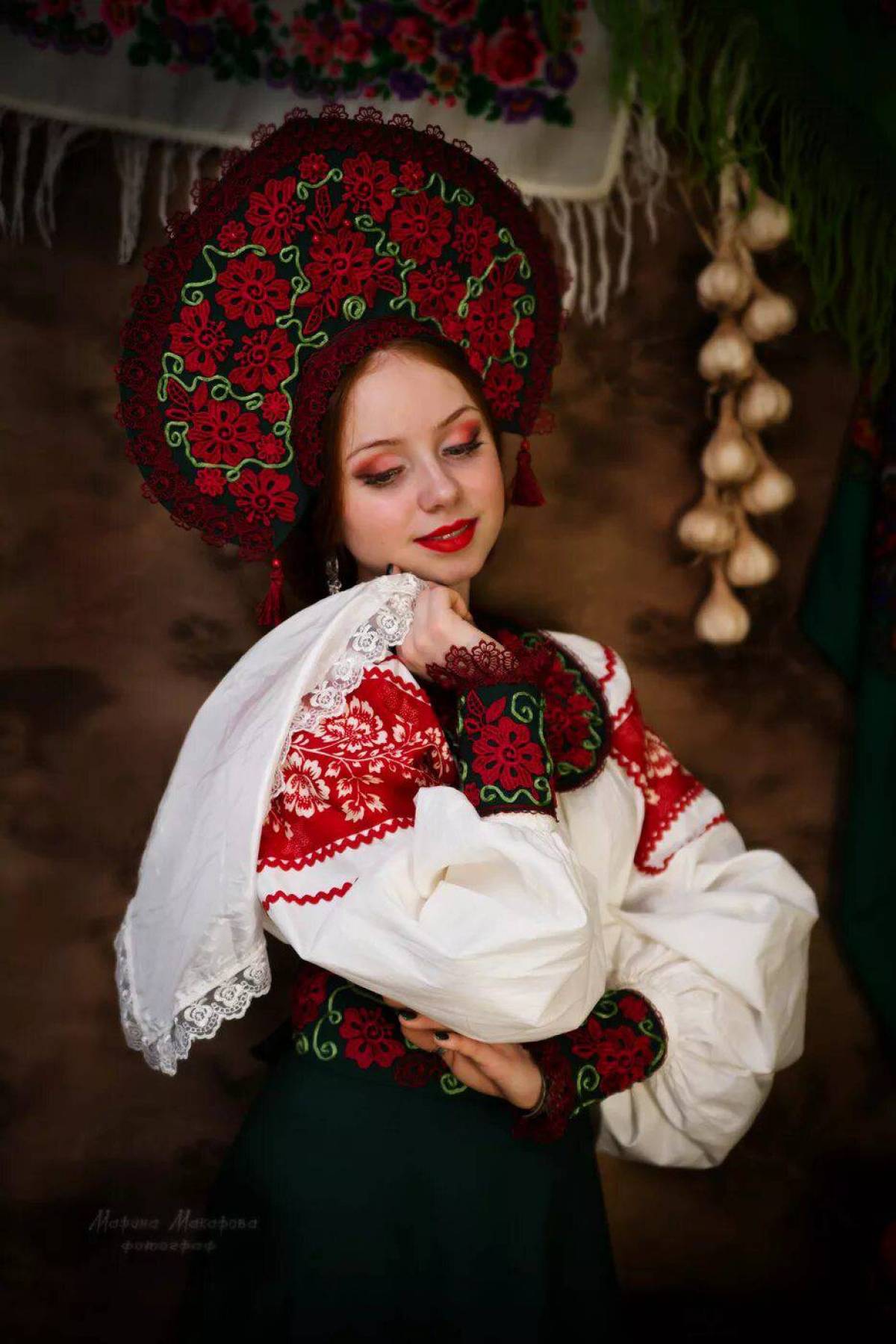 Women in Slavic costumes underwear in Tangerang